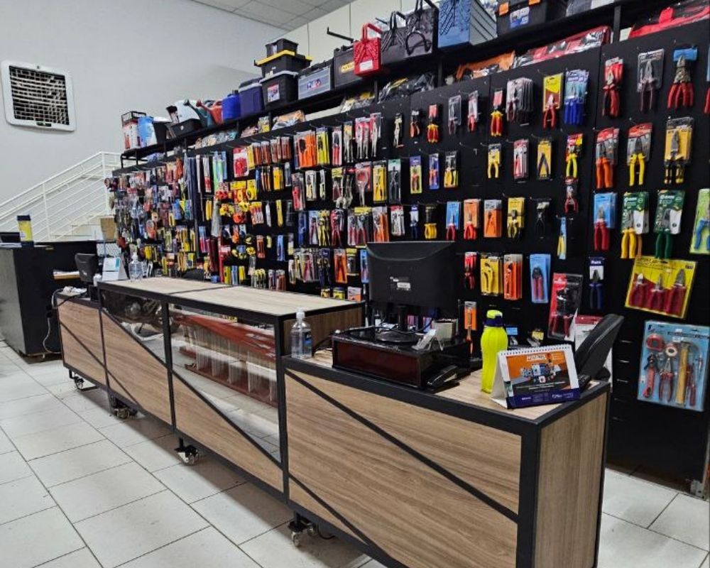 Balcão de atendimento da ADF Ferramentas