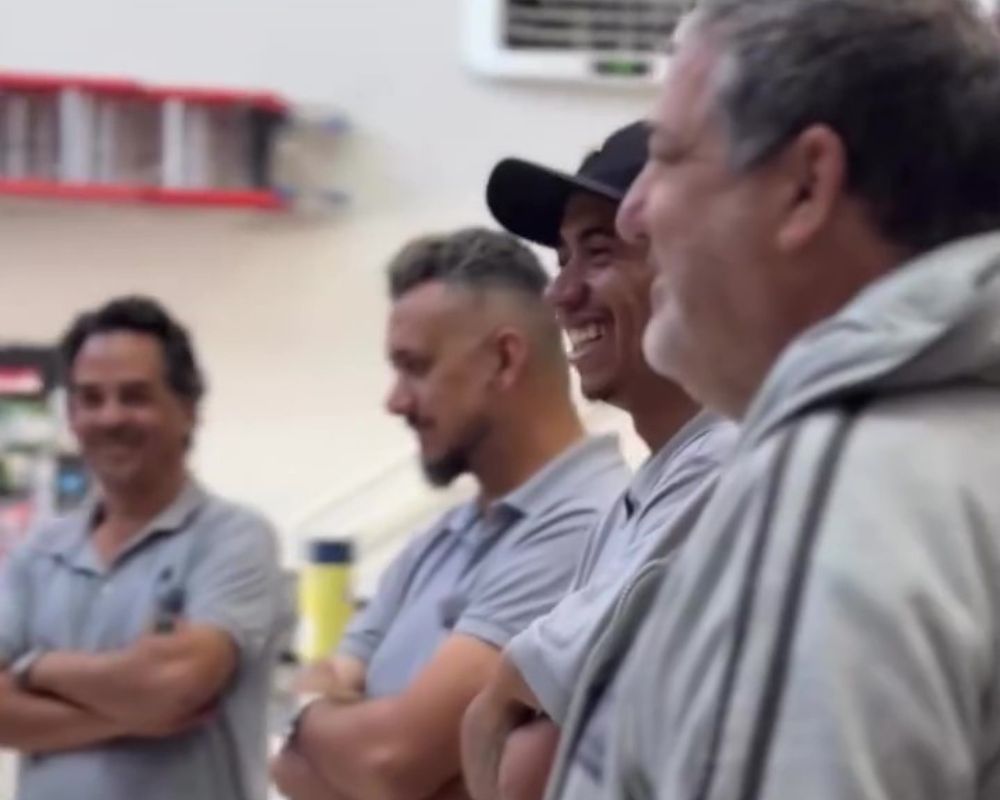 Equipe ADF Ferramentas em atendimento